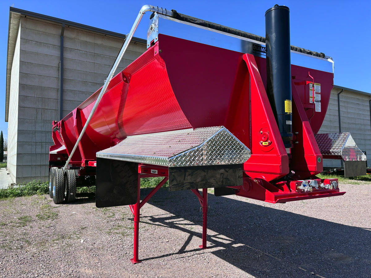 ELD End Dump Red Front Angle view