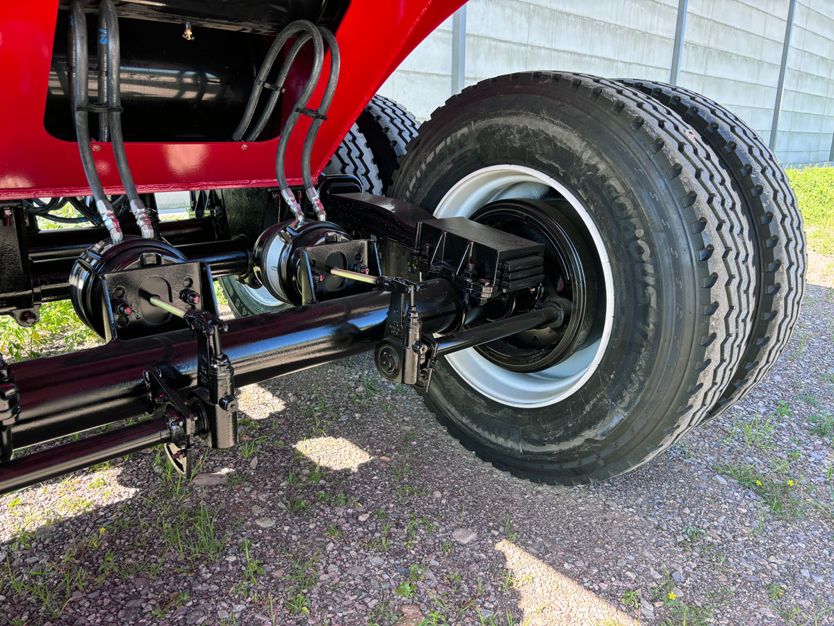 ELD End Dump Red Front Detail axle
