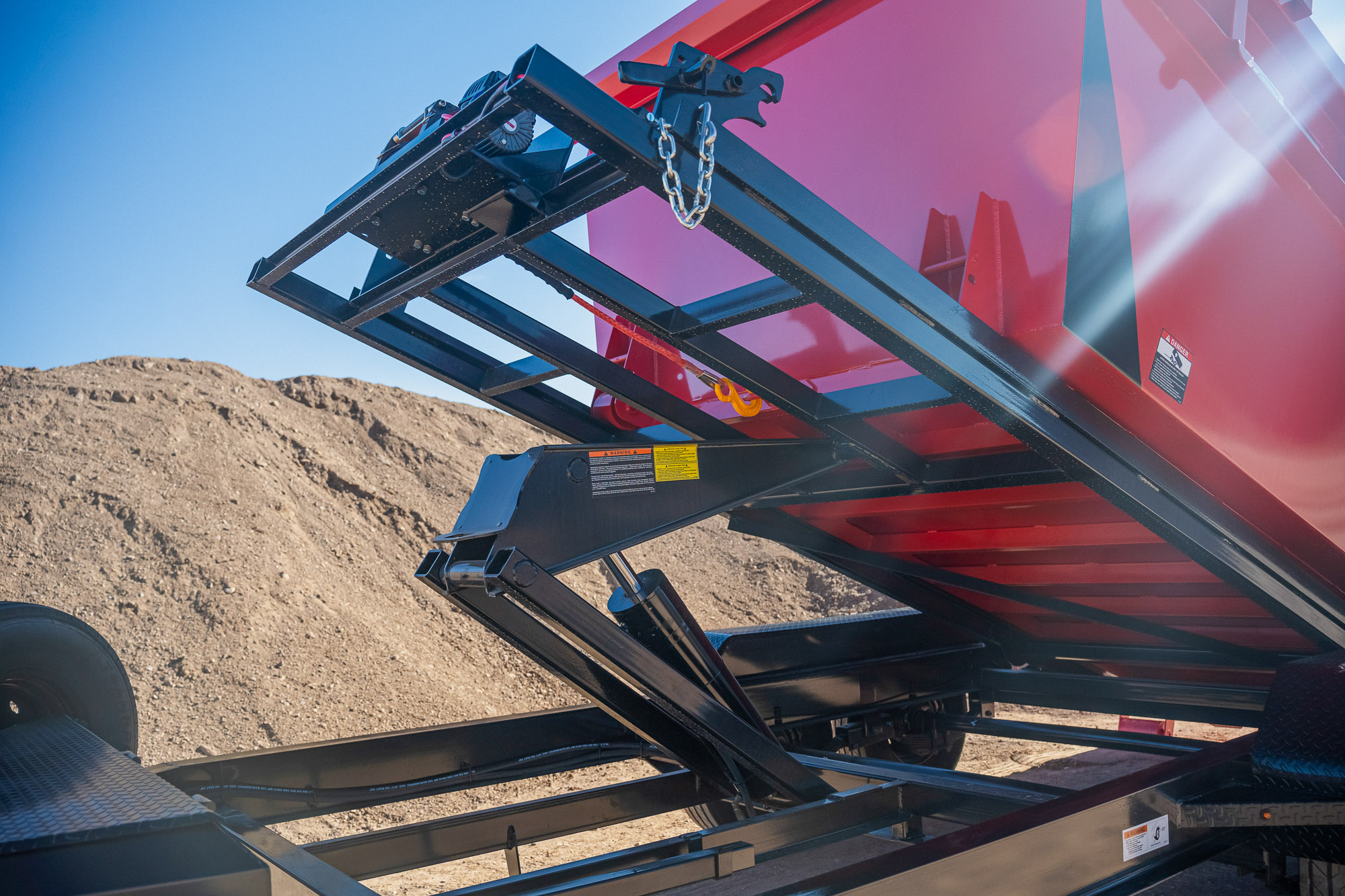 RRO-Rolloff Dumpster Trailer Red Lift Detail
